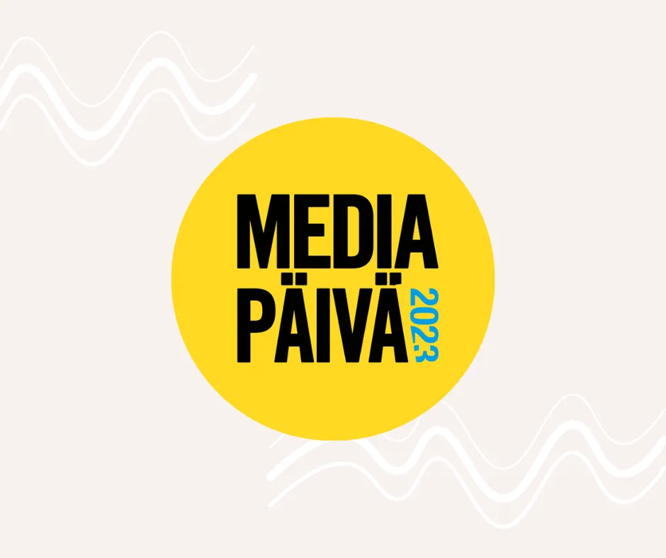 Vaalean taustan keskellä iso keltainen ympyrän muotoinen logo, jossa lukee Mediapäivä 2023.