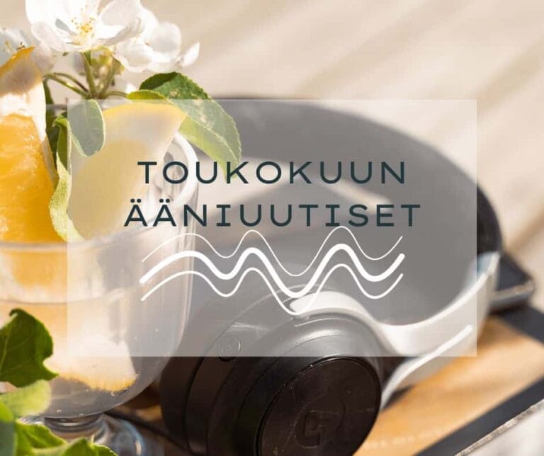 Keskellä lukee toukokuun ääniuutiset. Taustalla kuva kuulokkeista kirjapinon päällä, kuulokkeiden vieressä on juomalasi, jossa sitruunaviipale ja kukkiva omenapuun oksa.