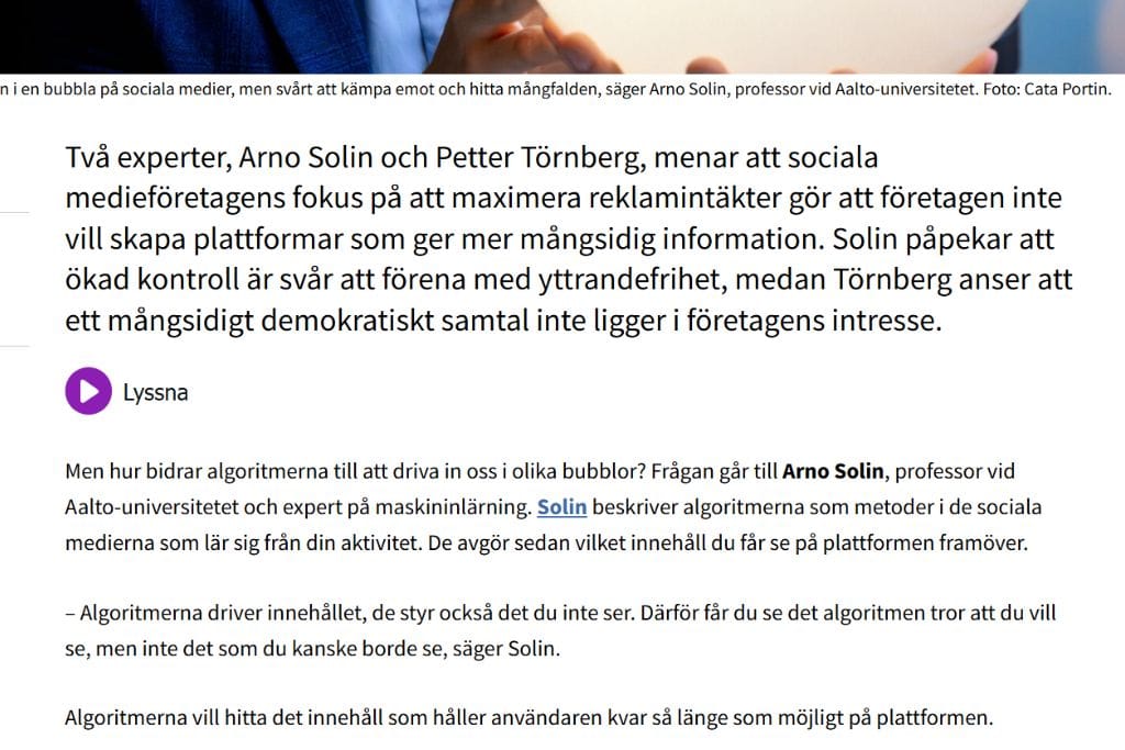 Kuvakaappaus Readitin asiakkaan Läroriktin sivulta, jossa näkyy verkkosivulukijasoitin suomenruotsiksi kirjoitetun artikkelin alussa.